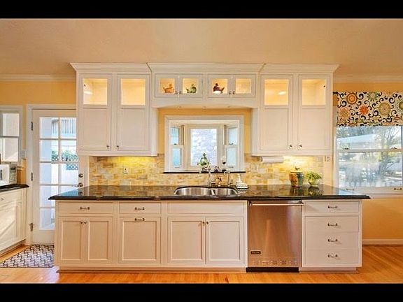 4th image of 2748 Lexington Dr
