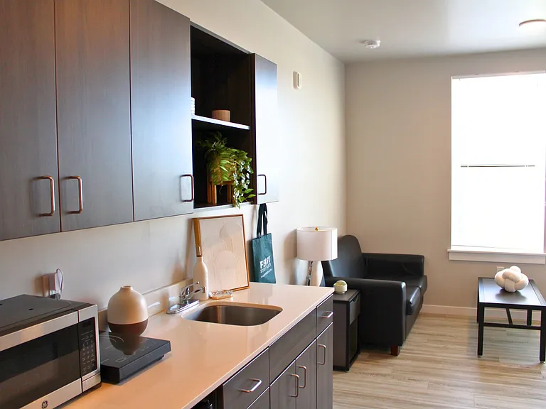 Ferry Street Flats - Modern Studios and Lofted units right by campus! — Photo 11
