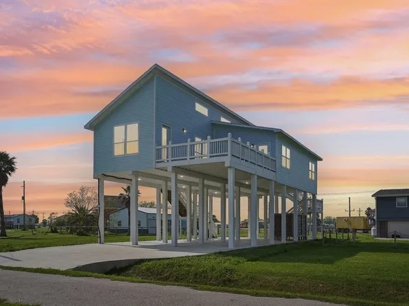 2115 Seahorse Ln, Crystal Beach, TX 77650