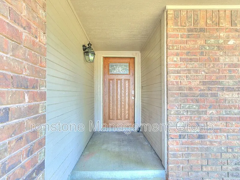 4 bed, 2.0 bath, 1629 sqft, $1,795 — Photo 3