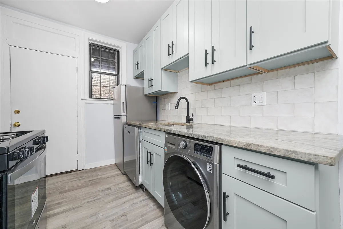 Building Photo - 6126 S Ingleside Ave #2E