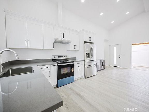 4th image of 311 N Lomita St #313