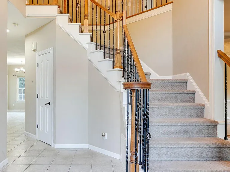 800 Sherrard Ct — Photo 3