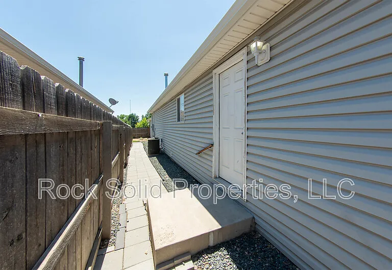 407 E 5th St — Photo 28