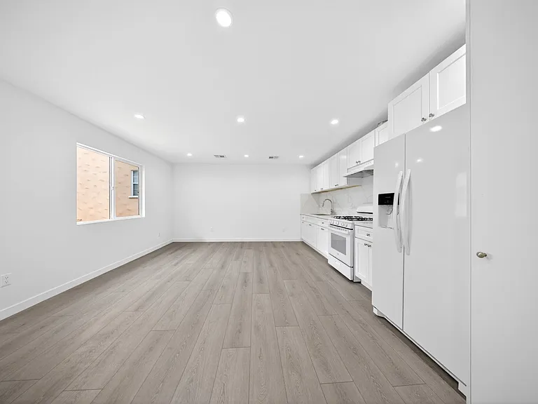1316 1/2 Carlton Dr — Photo 12