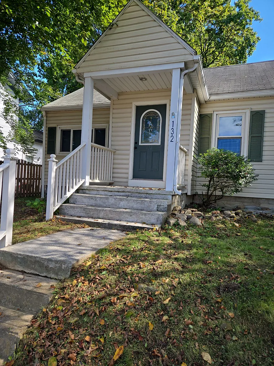 Front door. - 132 E Pine Grove Rd