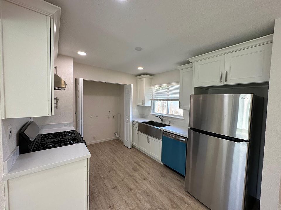 1st image of 275 Lofas Pl