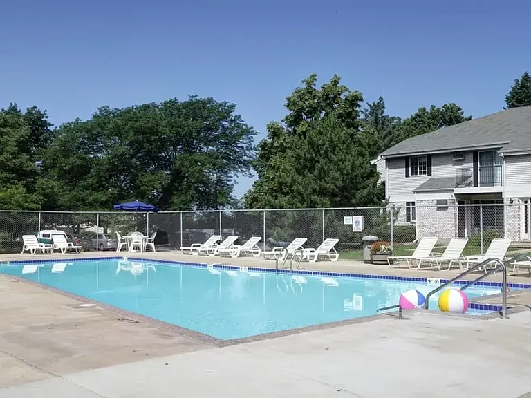 1st Month free with 13 month lease! Call the office for more details. — Photo 5