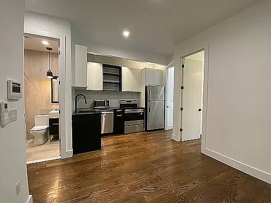 2nd image of 194 Scholes St #2