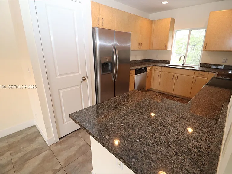 609 NE 28th St #1 — Photo 20