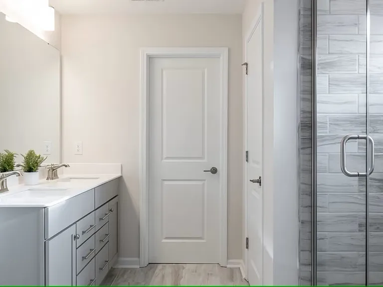 2nd Floor Master Bathroom/closet
