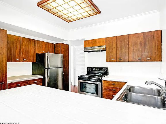 5th image of 985 E California Blvd Unit 103
