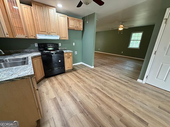 5th image of 240 Sims St