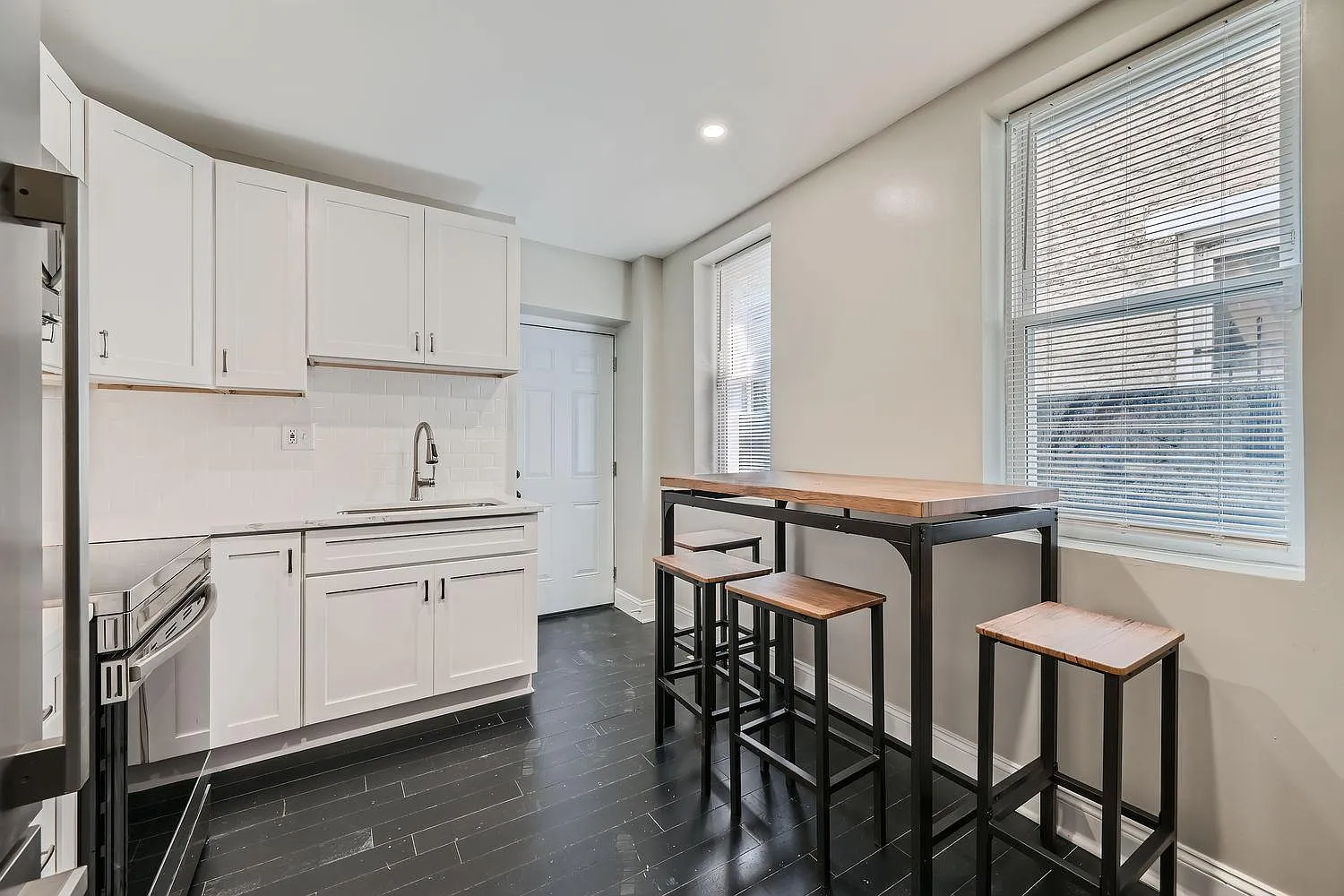 4 bed, 2.0 bath, 1900 sqft, $910 — Photo 4