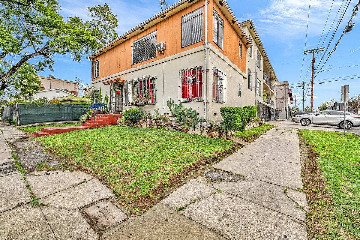 Building Photo - 602 N Manhattan Pl #2