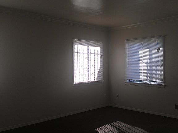 4th image of 1015 E Hyde Park Blvd