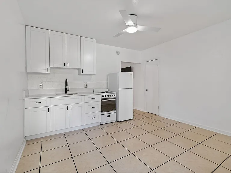 101 Blossom Ln #L — Photo 2