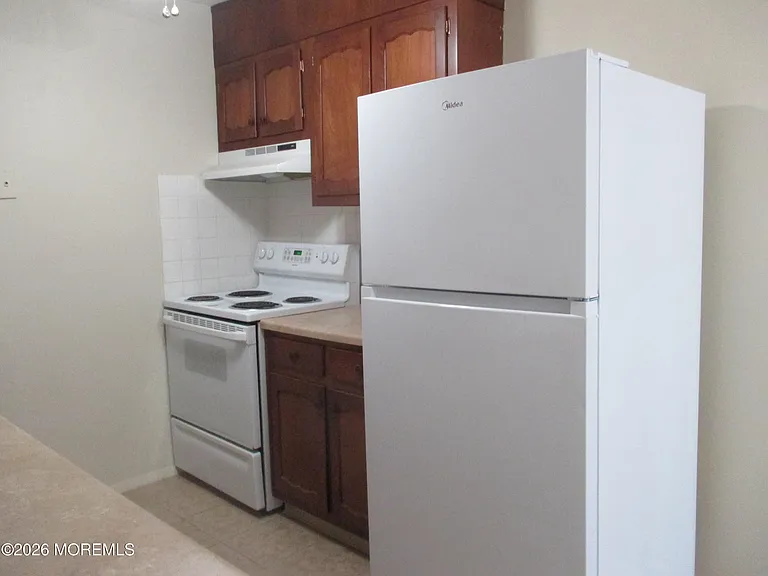 829A Balmoral Ct #1001 — Photo 7