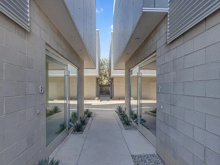 4410 N 27th St #7 — Photo 3