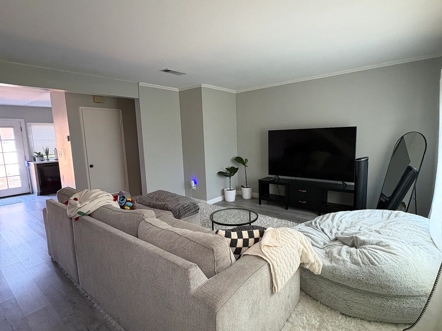 3 bed, 1.5 bath, 1120 sqft, $3,295 — Photo 2
