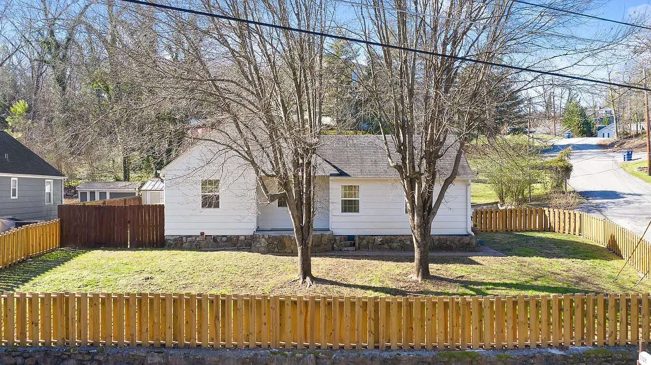 3 bed, 1757 sqft, $2,100 — Photo 1