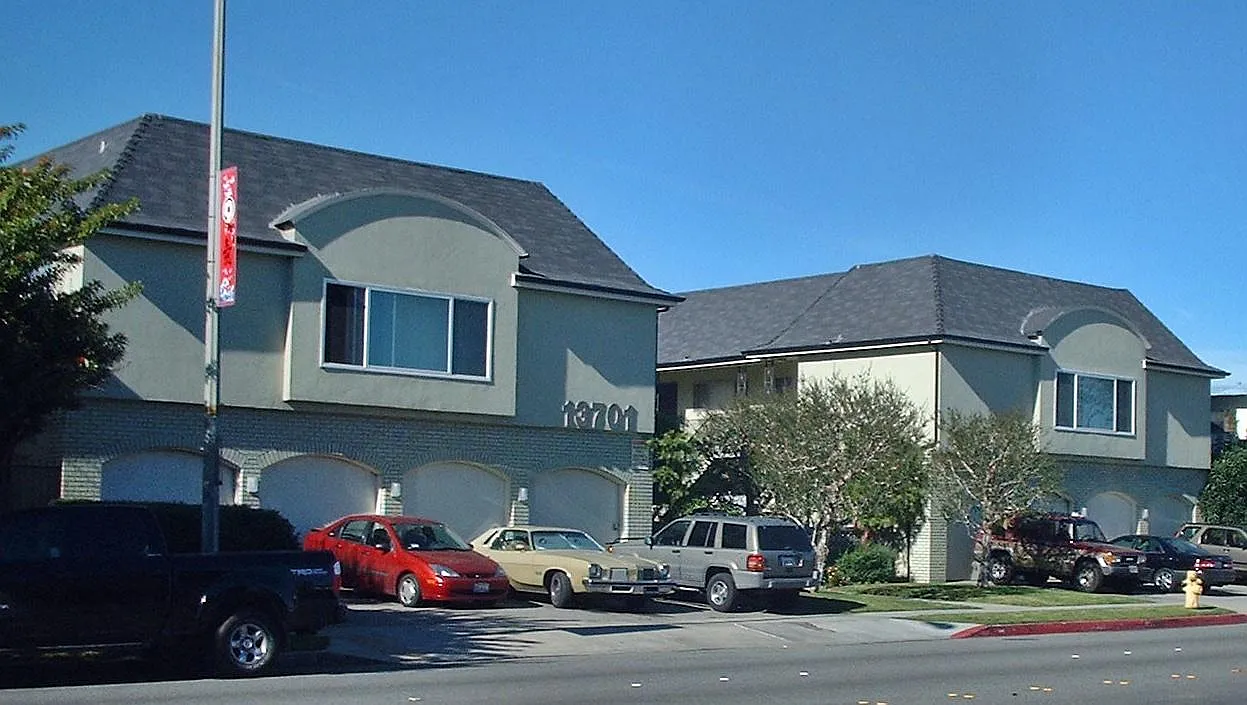 2 bed, 800 sqft, $2,350 — Photo 3