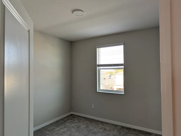 12184 Plumpton Dr — Photo 24
