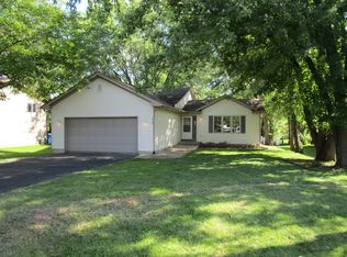 210 Briar Cliff St SW, Poplar Grove, IL 61065