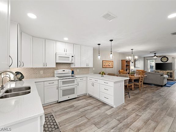 5th image of 4803 SW Santa Barbara Ct APT 10