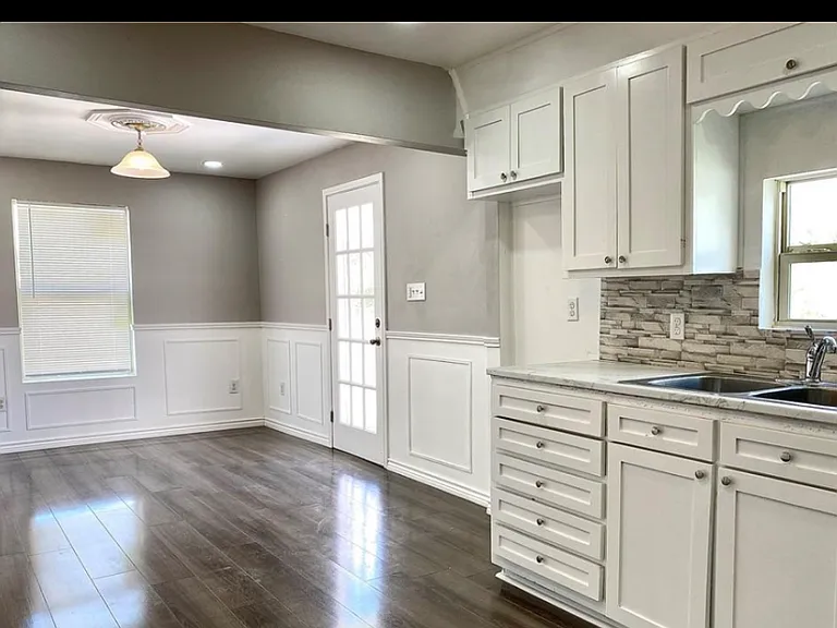 7504 S Mould Dr — Photo 6