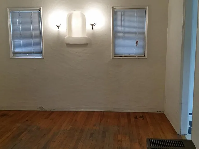 1128 N Tyndall Ave #4 — Photo 3