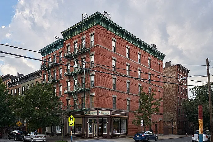 211 Washington Street — Photo 2