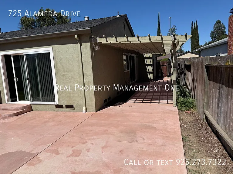 725 Alameda Dr — Photo 20