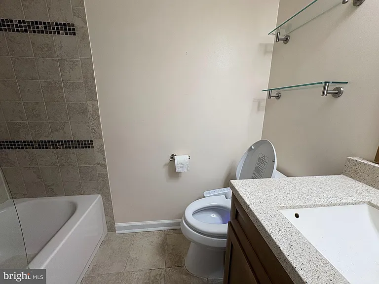 224 Willow Ter — Photo 9
