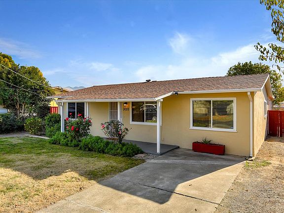 3rd image of 3020 E Hills Dr