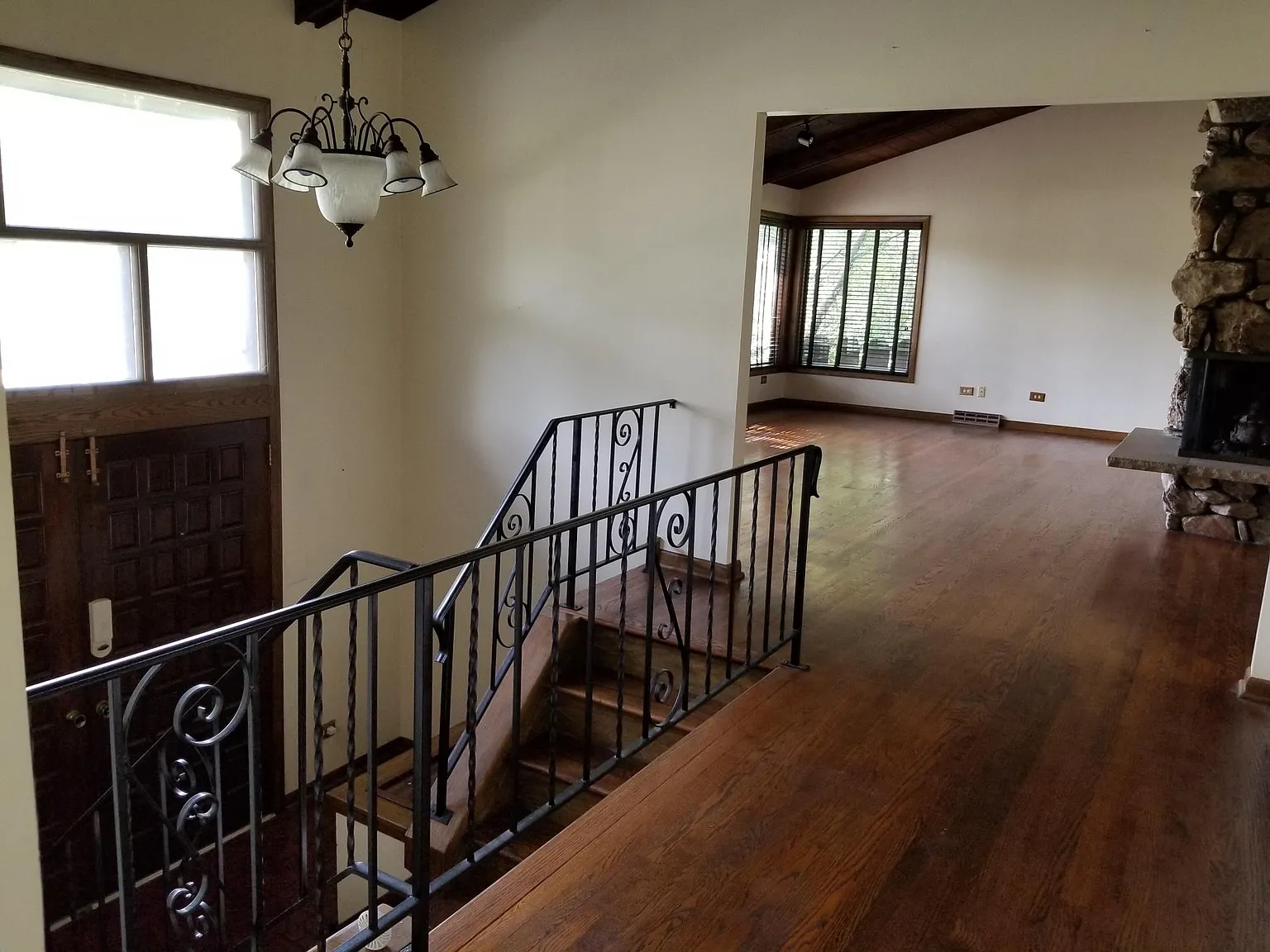3 bed, 2.5 bath, 1800 sqft, $3,100 — Photo 4