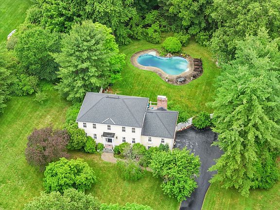 2nd image of 821 Concord Rd
