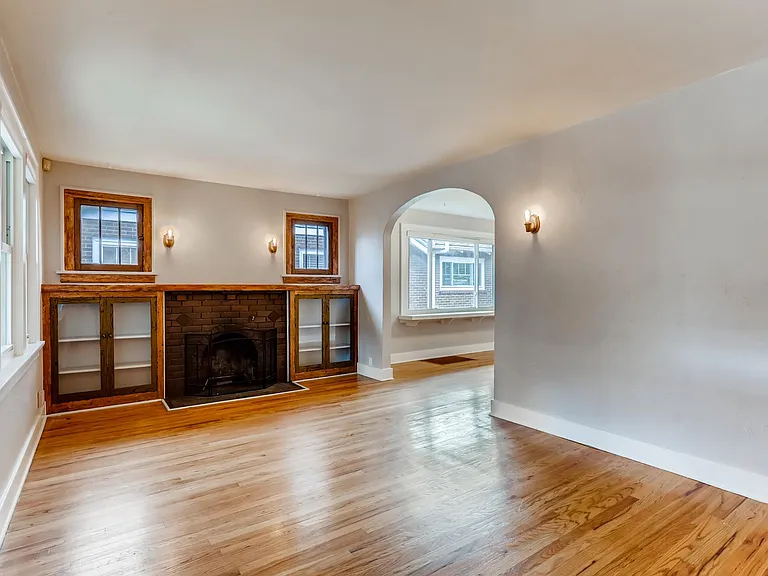 945 N Harrison St — Photo 4