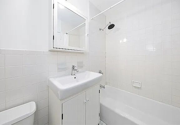 5th image of 430 E 77th St APT 3A