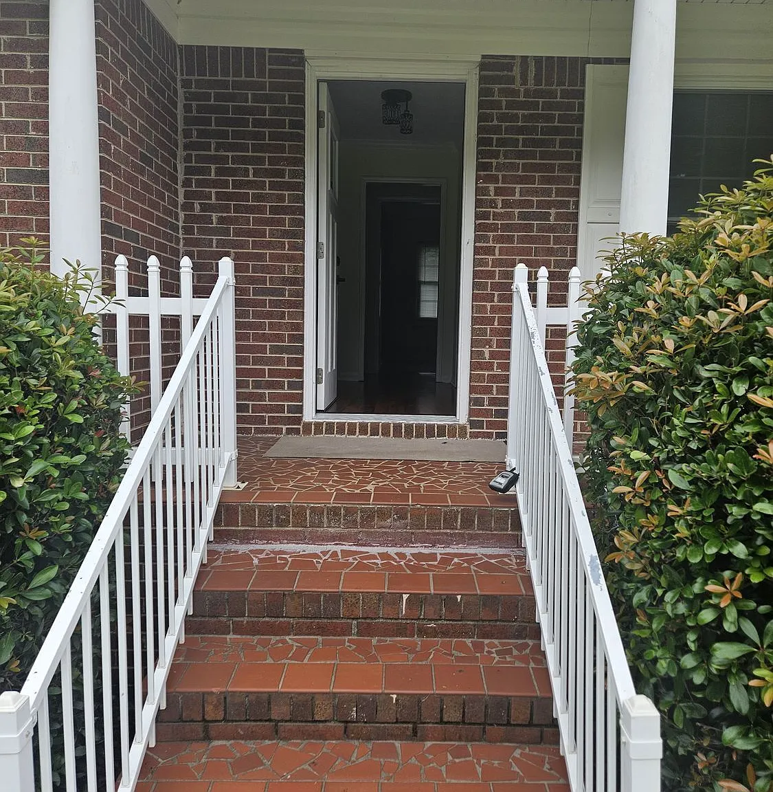 3 bed, 2.0 bath, 1800 sqft, $1,800 — Photo 3