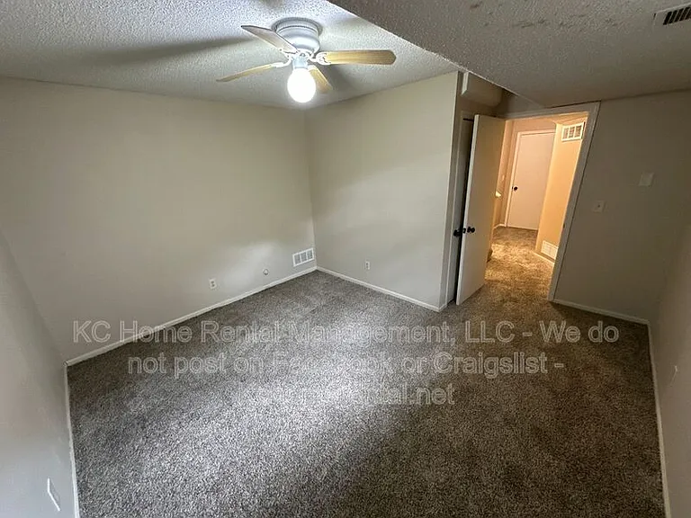 413 Lee Dr — Photo 12