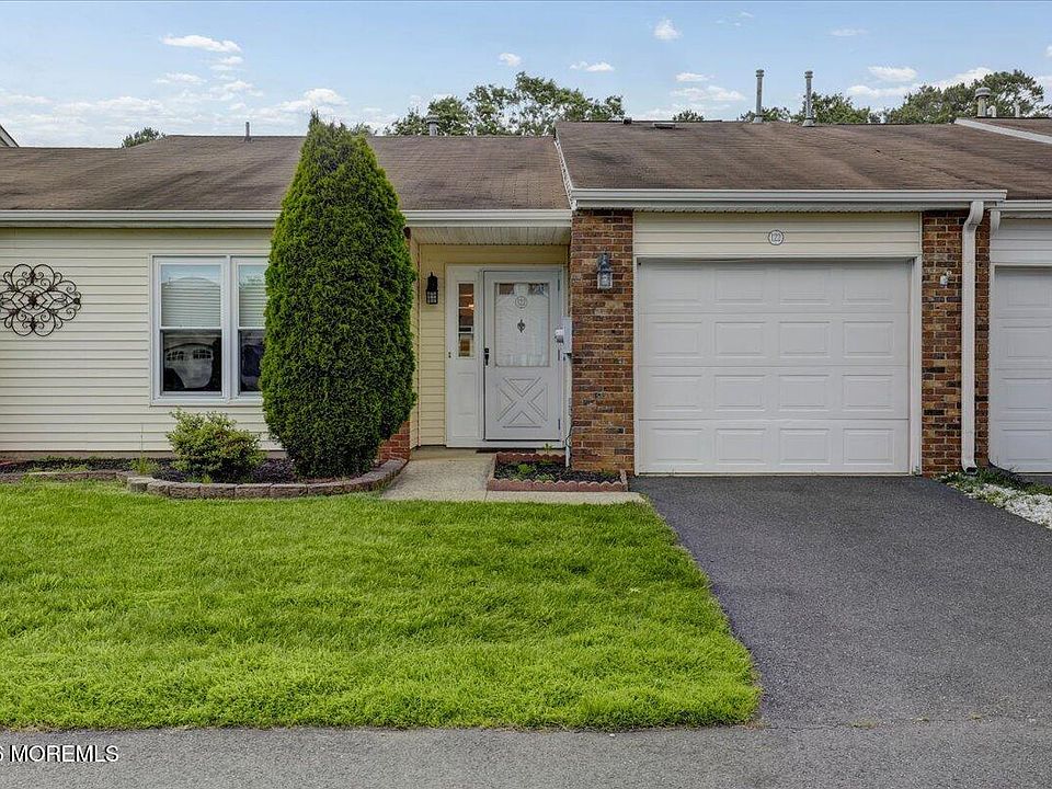 1st image of 122 Maplecrest Drive W