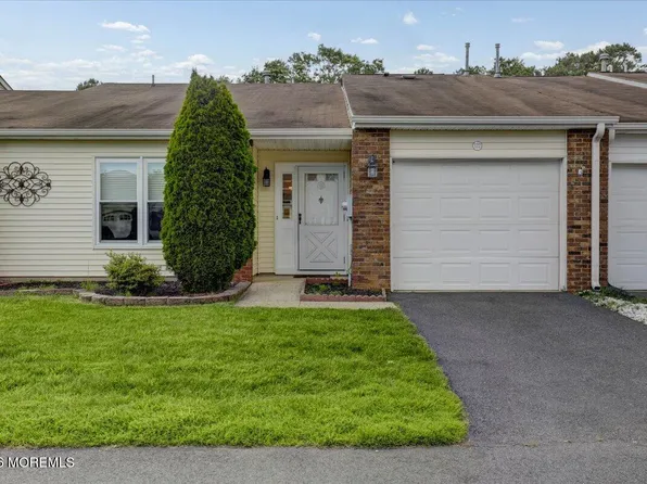 122 Maplecrest Drive W, Lakewood, NJ 08701