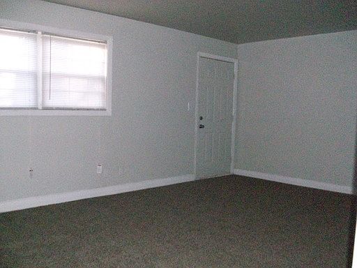 2nd image of 109 Williamsburg Ct APT B