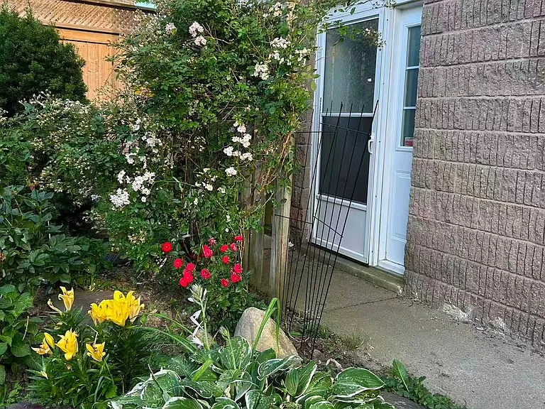 40 Fairfax Ct #17 — Photo 2