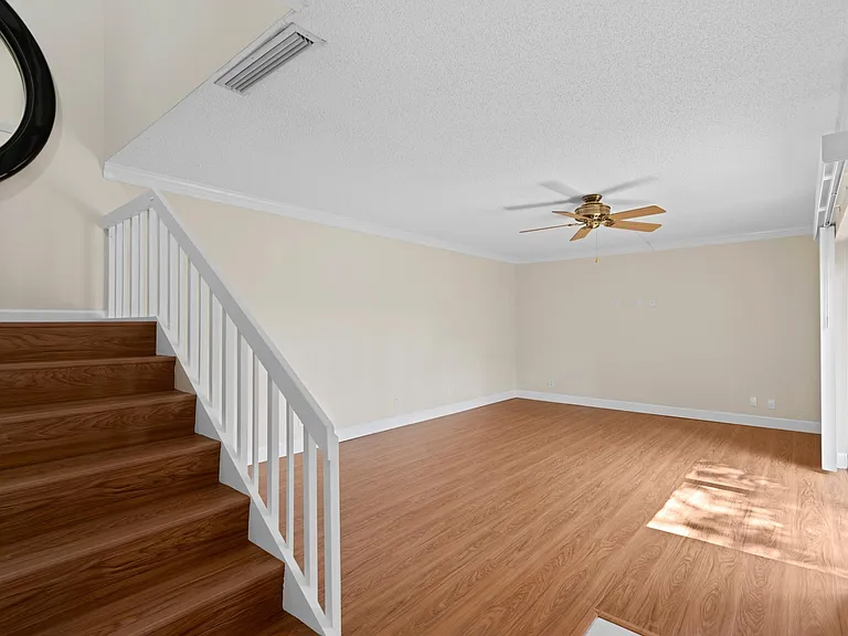 2327 Waterside Dr — Photo 9