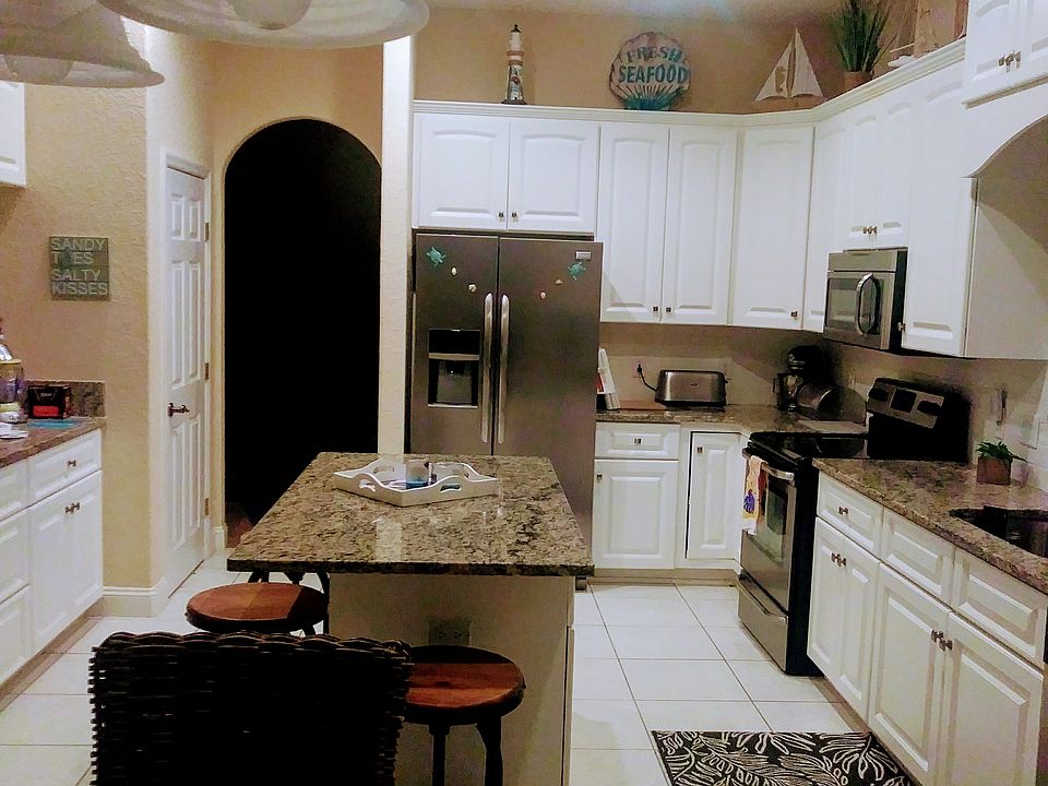 1st image of 6 Ivey Ln