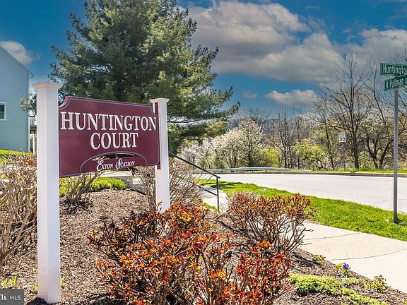 2nd image of 324 Huntington Ct