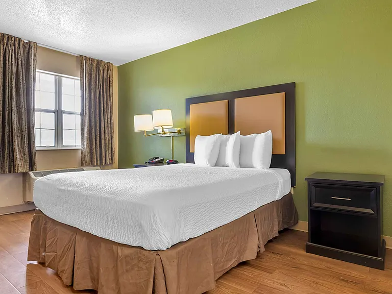 Studio Suite - 1 Queen Bed