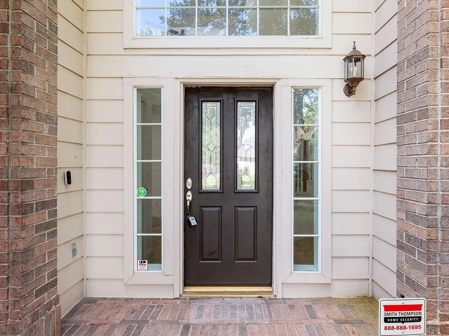 3 bed, 2.5 bath, 2413 sqft, $2,300 — Photo 3